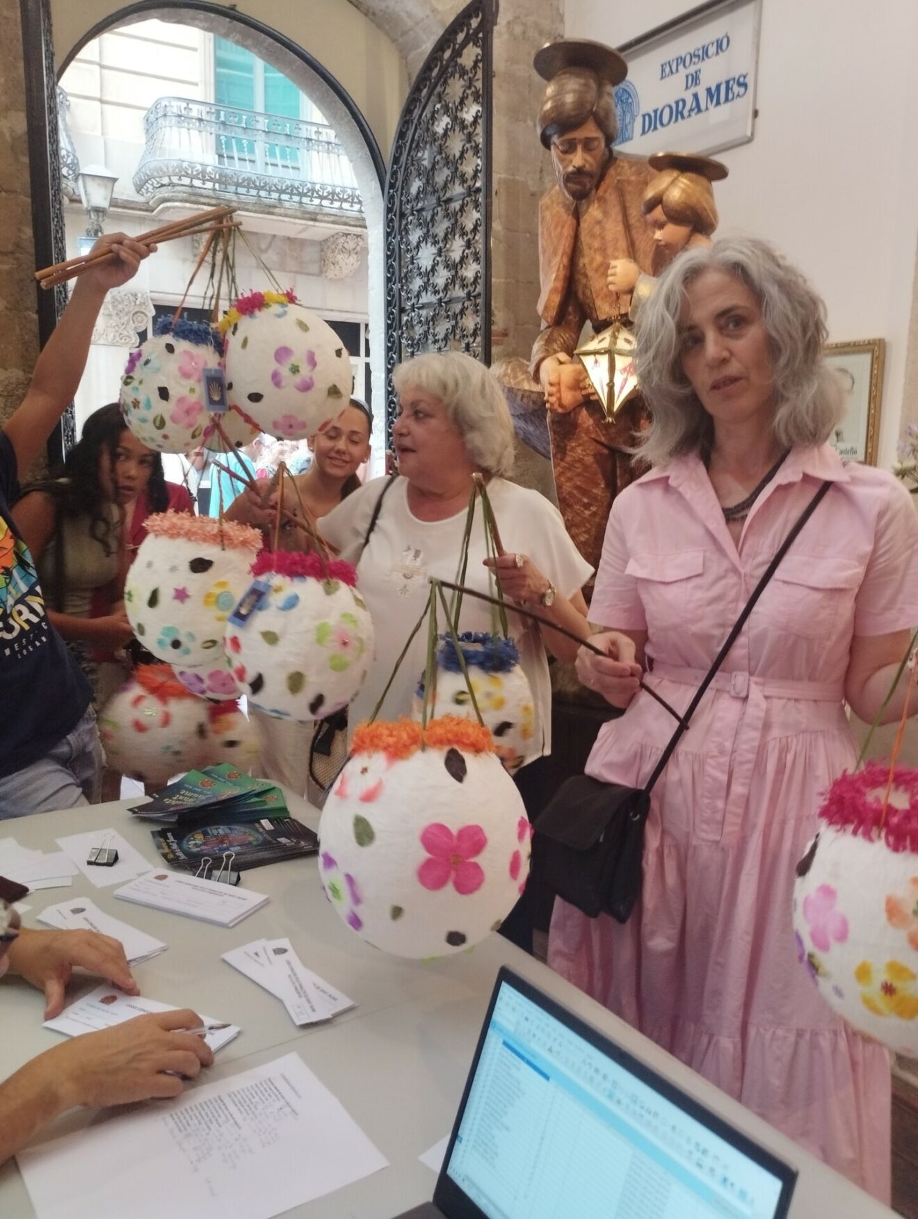 ELS INFANTS DE CATEQUESI DE LA PARRÒQUIA DEL CARME PREMIATS EN EL CONCURS DELS FANALETS DE SANT JAUME