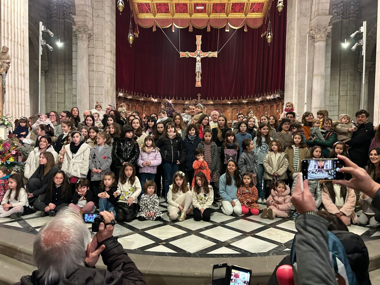 LA CATEDRAL NOVA ES TENYEIX DE BLAU