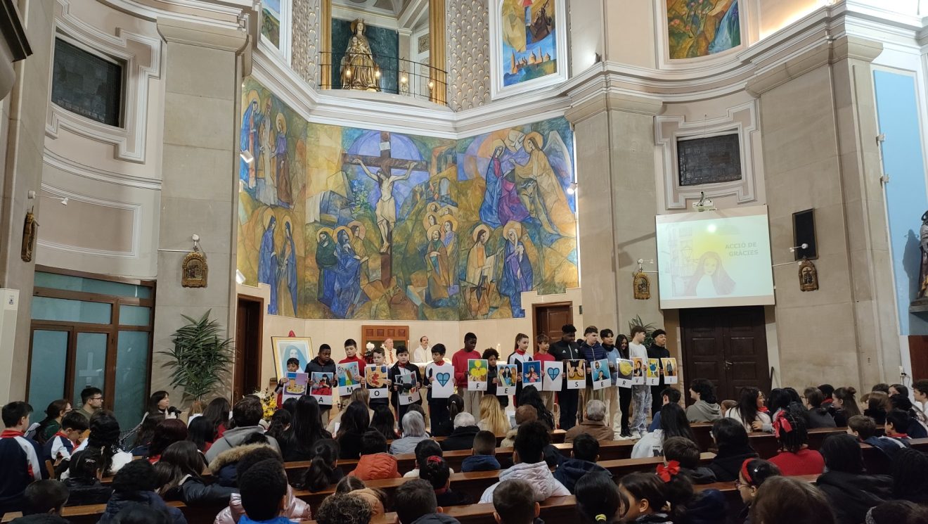 EL BISBE PRESIDEIX AL CARME LA MISSA QUE EL COL·LEGI SAGRADA FAMÍLIA DEDICA A LA SEVA FUNDADORA