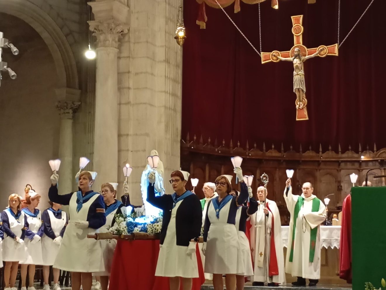 PROCESSÓ DE TORXES PER LA MARE DE DÉU DE LOURDES
