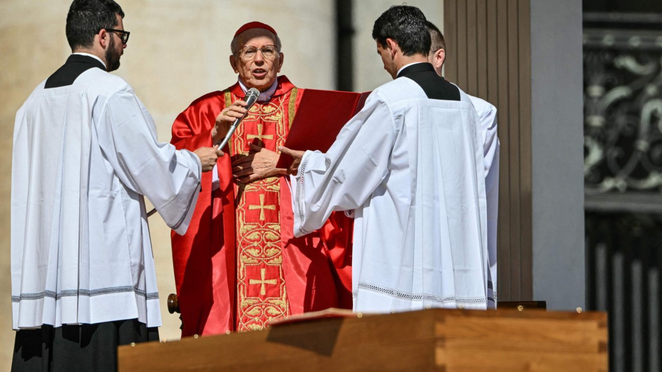 HOMILIA DEL FUNERAL DEL PAPA FRANCESC: “UN PAPA AMB EL COR OBERT A TOTS”