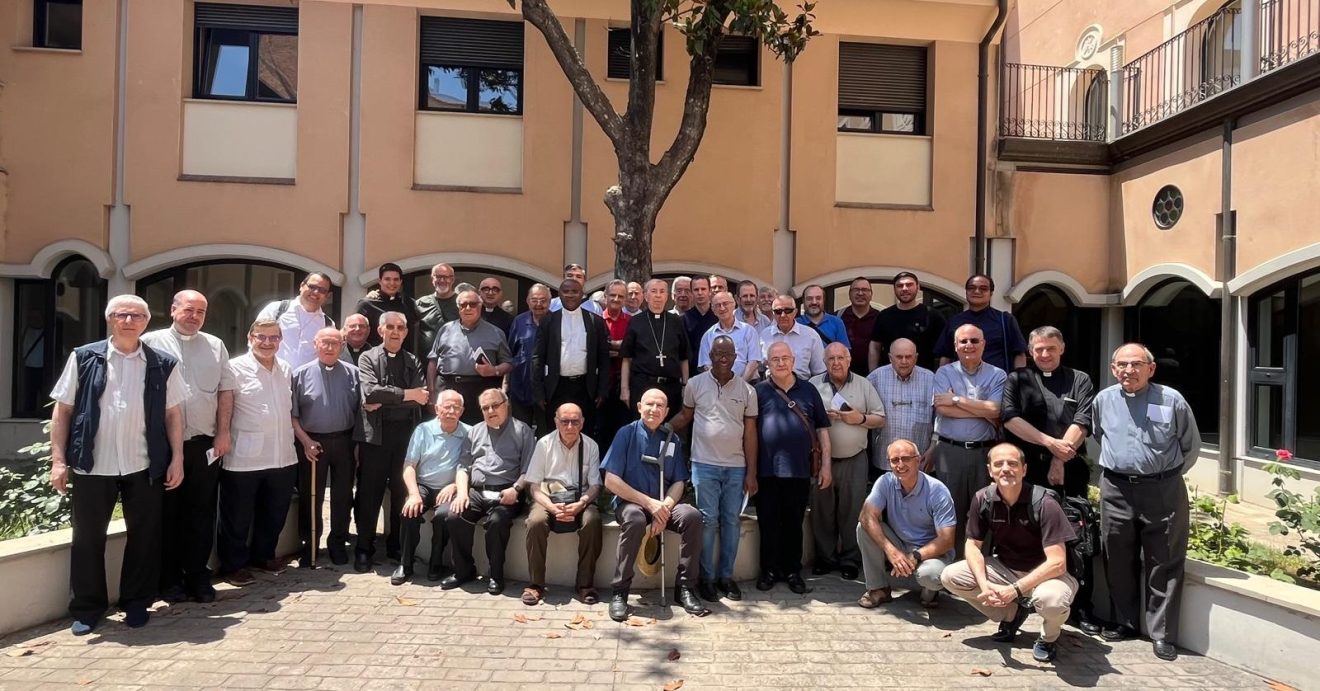 ELS PREVERES AGRAEIXEN AL BISBE SALVADOR ELS SEUS ANYS DAVANT LA DIÒCESI