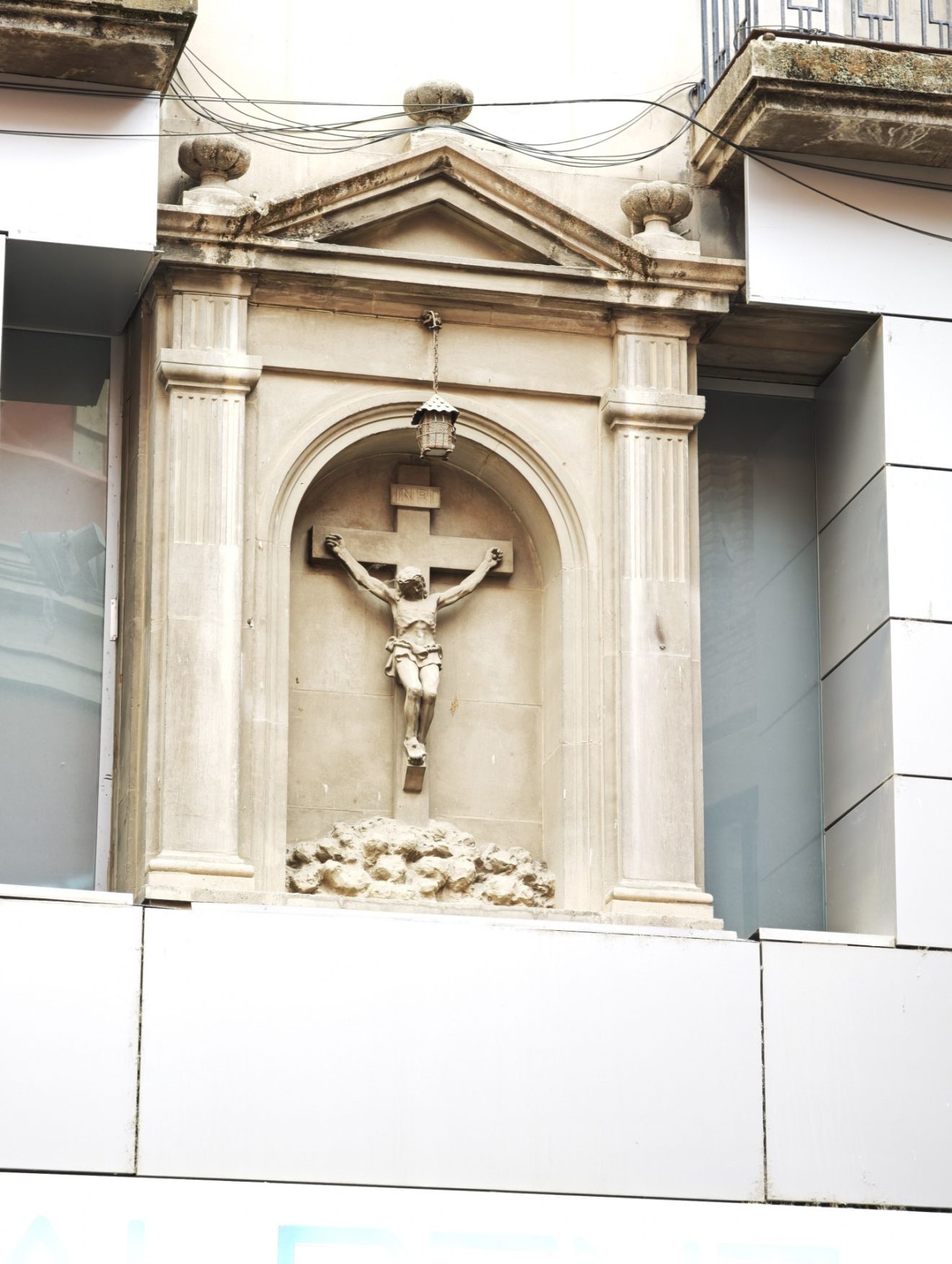 LA IMATGE DEL SANT CRIST DE MASSOT SURT A LA LLUM