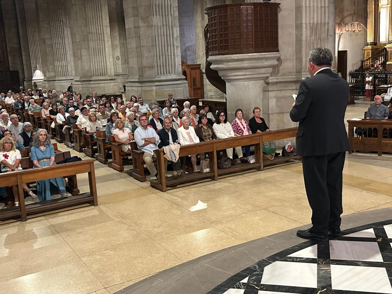 EL BISBE DANIEL DEMANA ENCOMANAR ALEGRIA EN L'ENVIAMENT