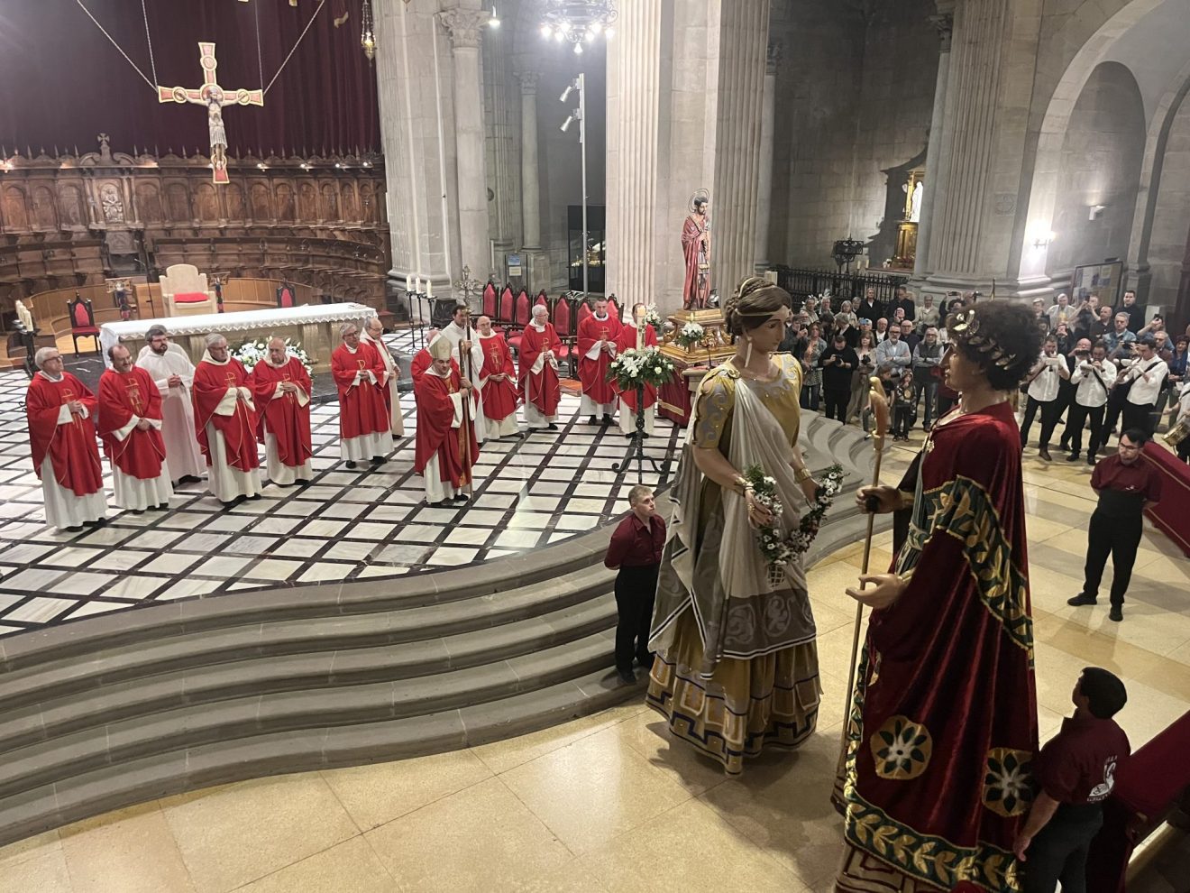 LA CATEDRAL ACULL L’OFICI SOLEMNE DE SANT ANASTASI AMB UNA CRIDA A VIURE LA FE AMB ALEGRIA I SENSE POR
