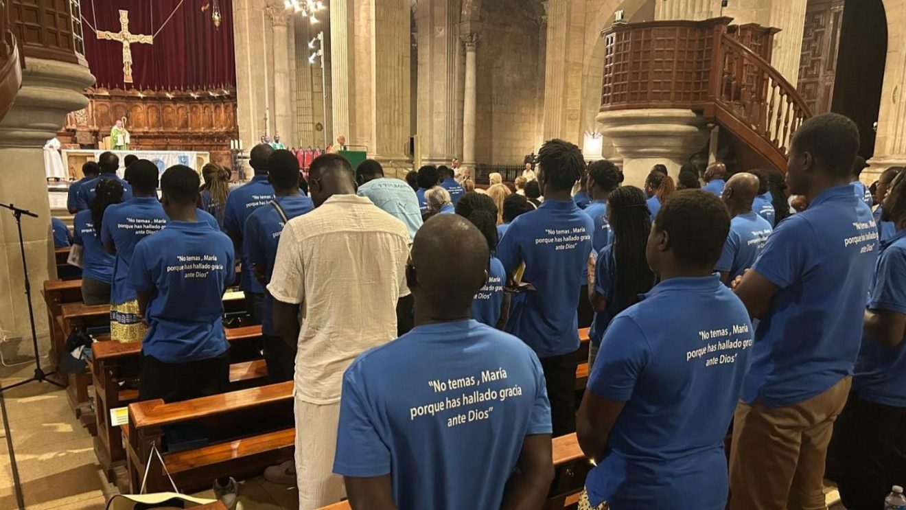 EL BISBE DANIEL CELEBRA L'ANIVERSARI DEL SEU EPISCOPAT AMB 200 SENEGALESOS